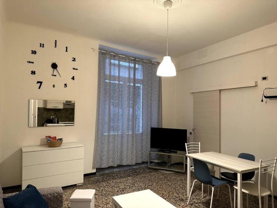 Apartament Ridi Che Ti Passa In Vico Del Fieno Genua Zewnętrze zdjęcie