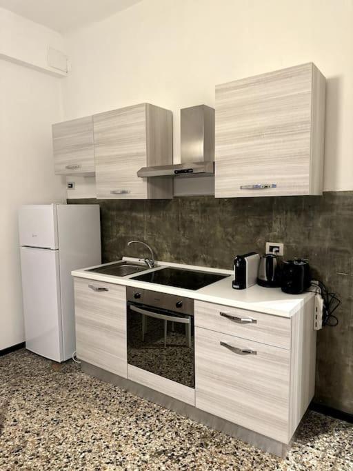 Apartament Ridi Che Ti Passa In Vico Del Fieno Genua Zewnętrze zdjęcie