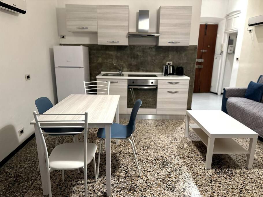Apartament Ridi Che Ti Passa In Vico Del Fieno Genua Zewnętrze zdjęcie